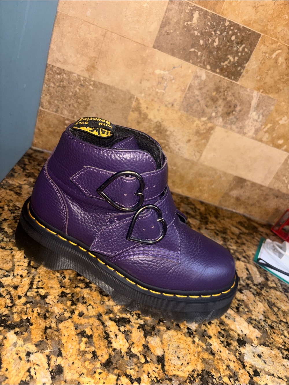 Dr. Martens Devin heart size 7 right shoe